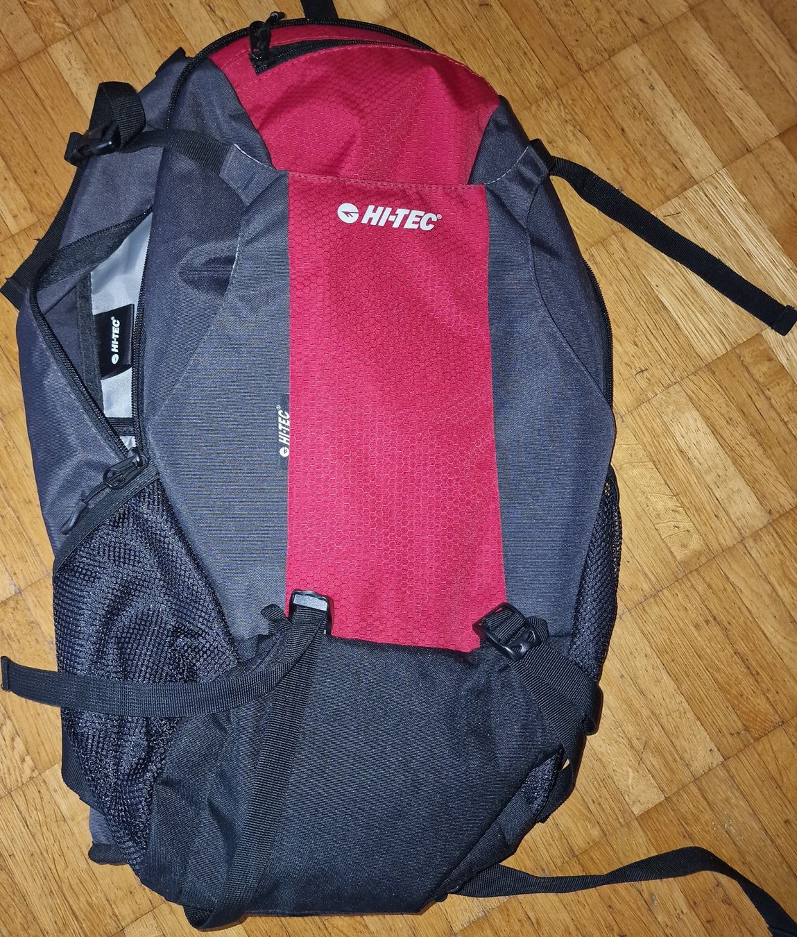Hi-Tec Zaini: Set von 2 HI-TEC Rucksäcken – Nuovo (secondo la descrizione) da Zürich venduto da Pero6