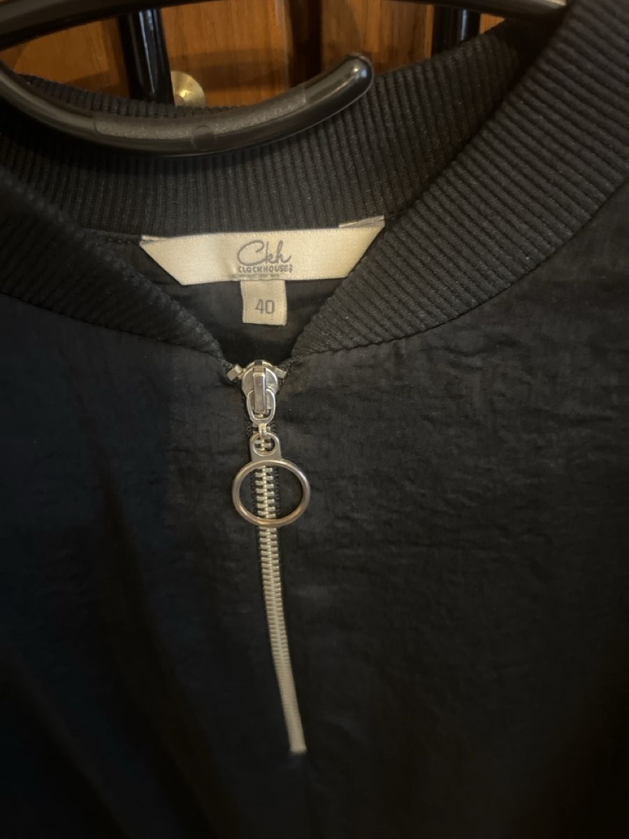 C&A Blusen: Schwarze Bluse mit Reissverschluss – Gebraucht aus Oberengstringen von pri_c8jk 1