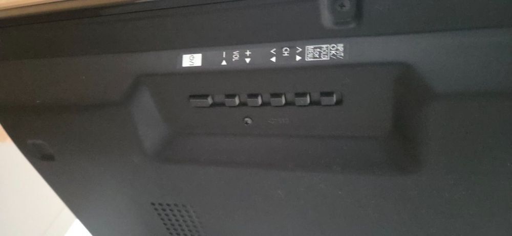 Panasonic Televisori: TX-L65WT600E Problem bei einschalten,sidebord mit mängel . – Usato da Arbon venduto da son_s5yv 2