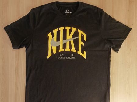Schwarzes Nike T-Shirt Grösse L - Super Zustand!