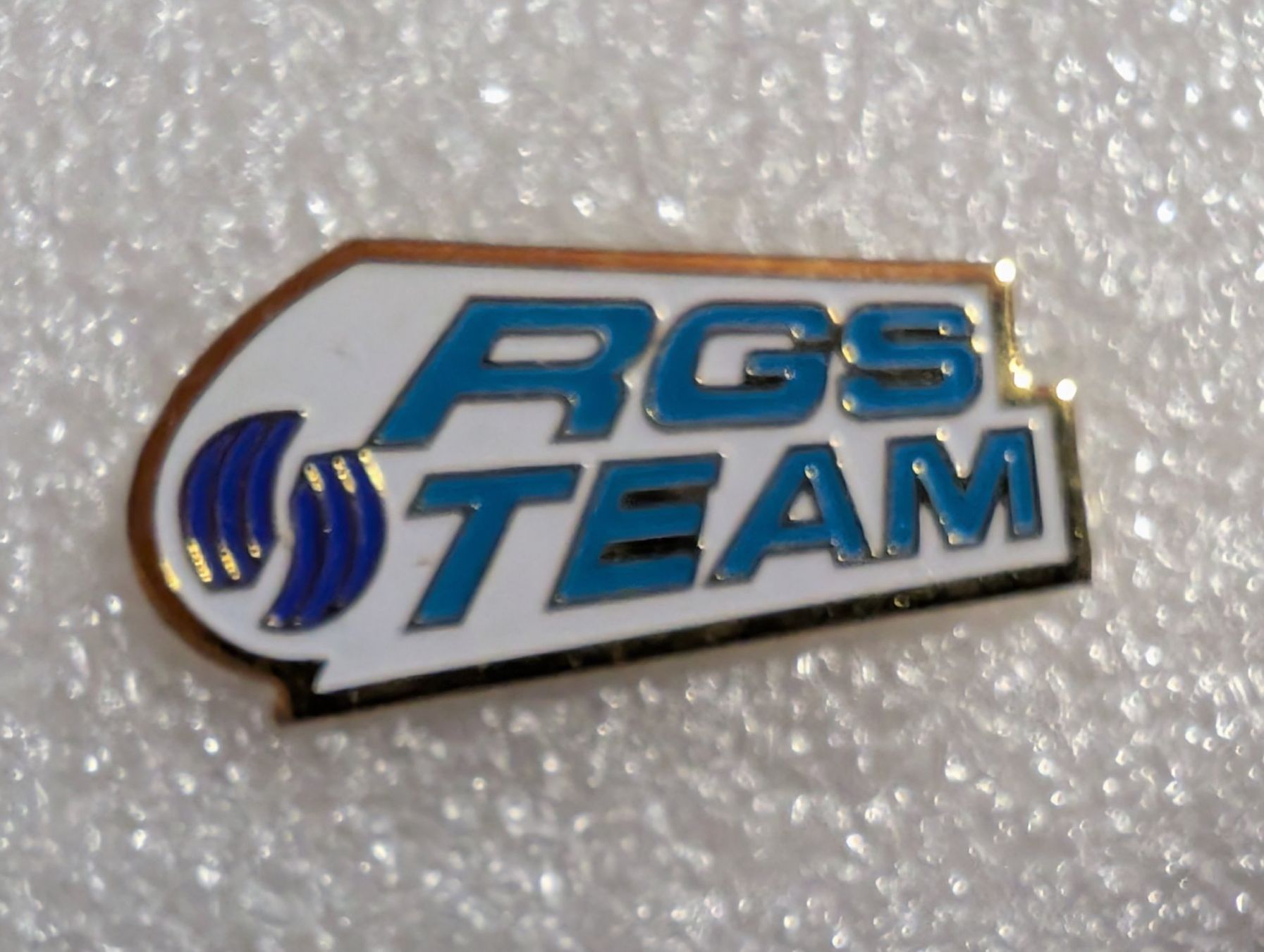 Placchette & Badge: Ansteckpin 274: RGS Team – Usato da Oppligen venduto da Pin-Fall-Shop