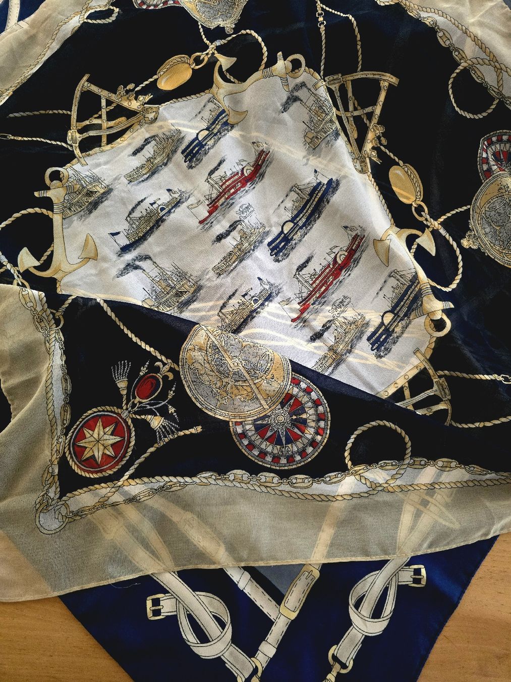 Kleiderpakete: Kleiderpaket "Halstücher" – Gebraucht aus Rorschacherberg von Olgamedved 9