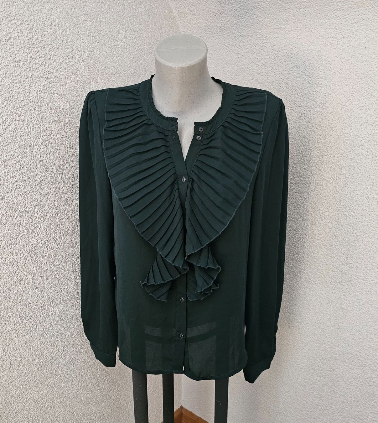 Only Camicette: Wunderschöne Bluse Only gr. 38 neuw. mit tollem Kragen – Nuovo (secondo la descrizione) da Füllinsdorf venduto da Sunnebliemli7 1