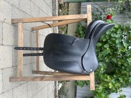 Röösli Dressursattel 16“/ 33 Schwarz