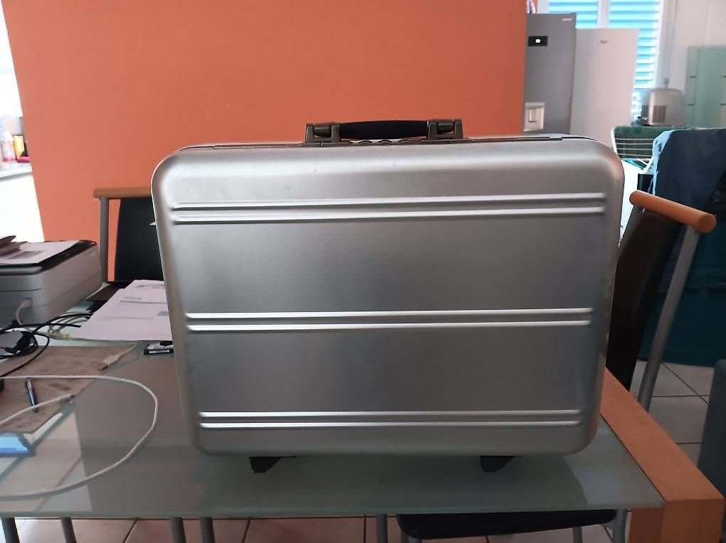 Valises & Sacs: Aktentasche EURO CASE alluminio usata – D'occasion à Giubiasco par pagi2 2