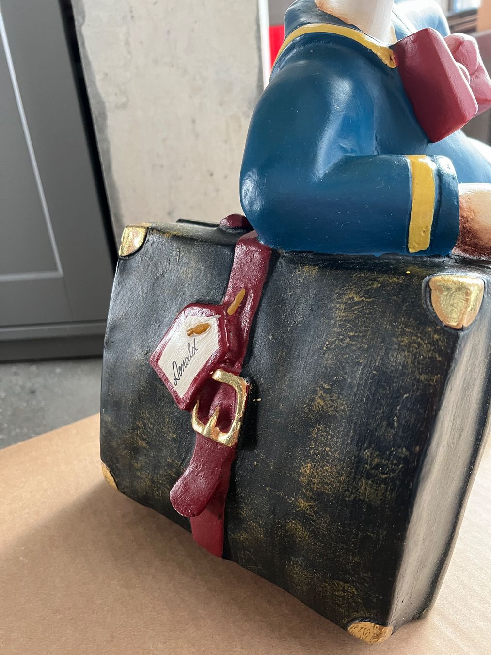 Disney Figuren: Disney, Donald Duck Figur, gross, mit Koffer – Gebraucht aus Iragna von Flips03 1