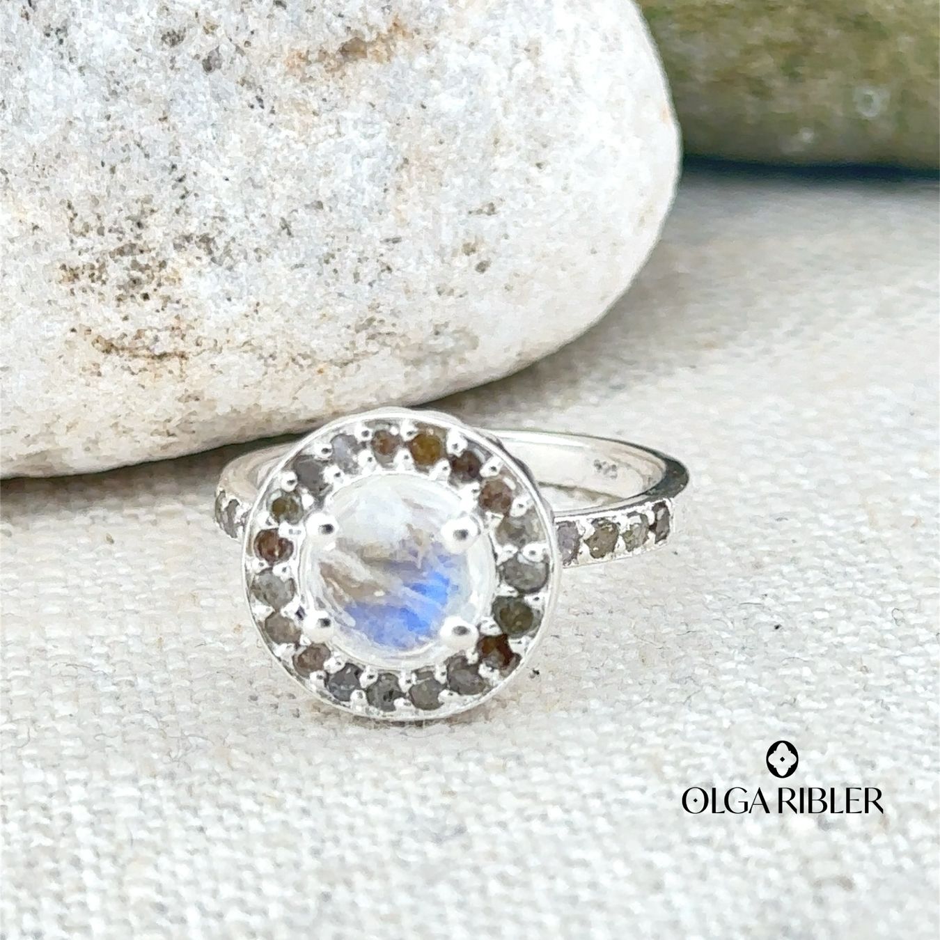 Olga Ribler Anelli: Silber Ring 925 mit Mondstein Diamanten Grösse 52 – Nuovo (secondo la descrizione) da Luzern venduto da Schmuckoutlet 1