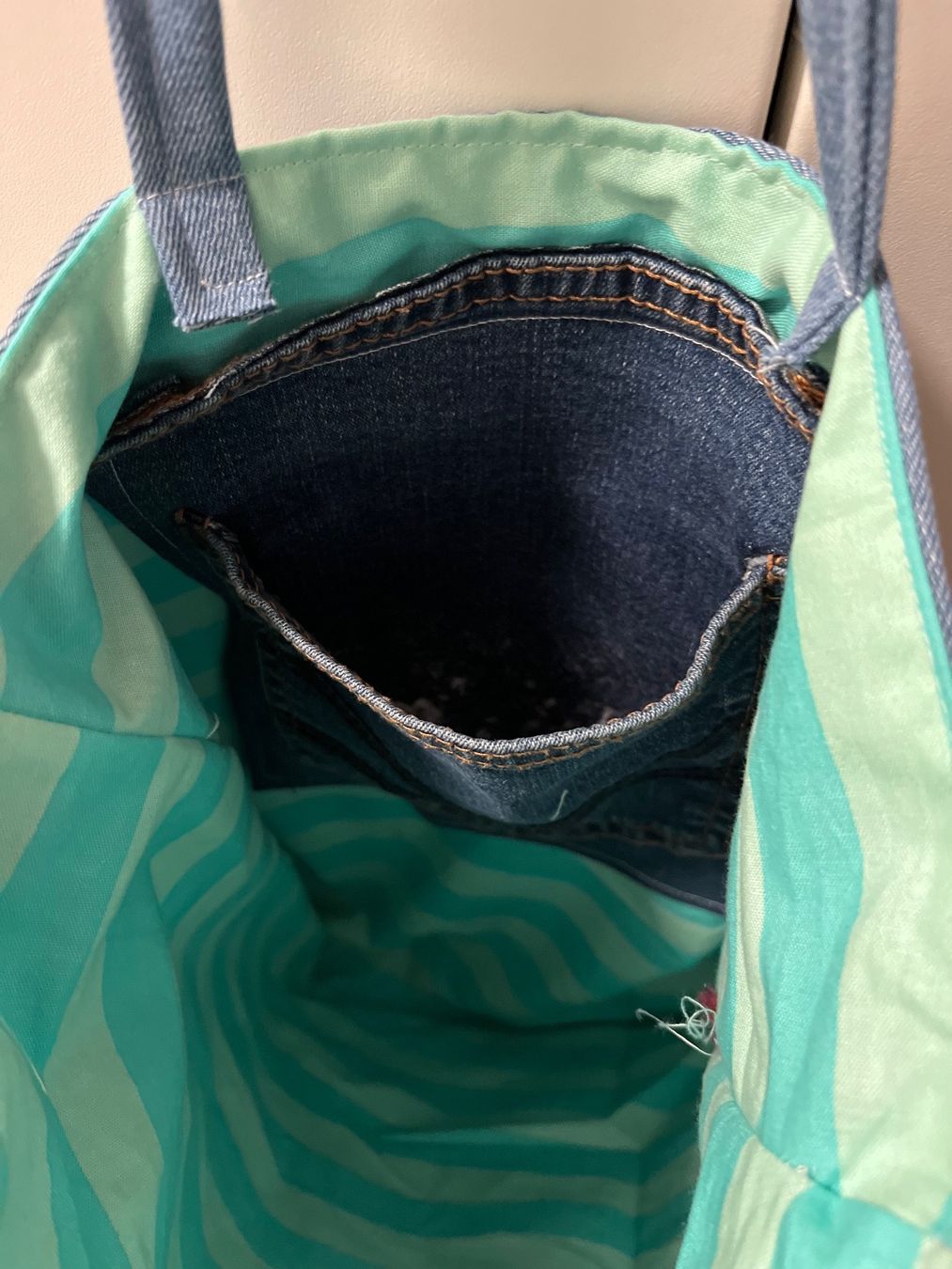 Taschen: Kindertasche aus alter Jeans mit Leinwandbild – Neu (gemäss Beschreibung) aus Schaffhausen von grogga 2