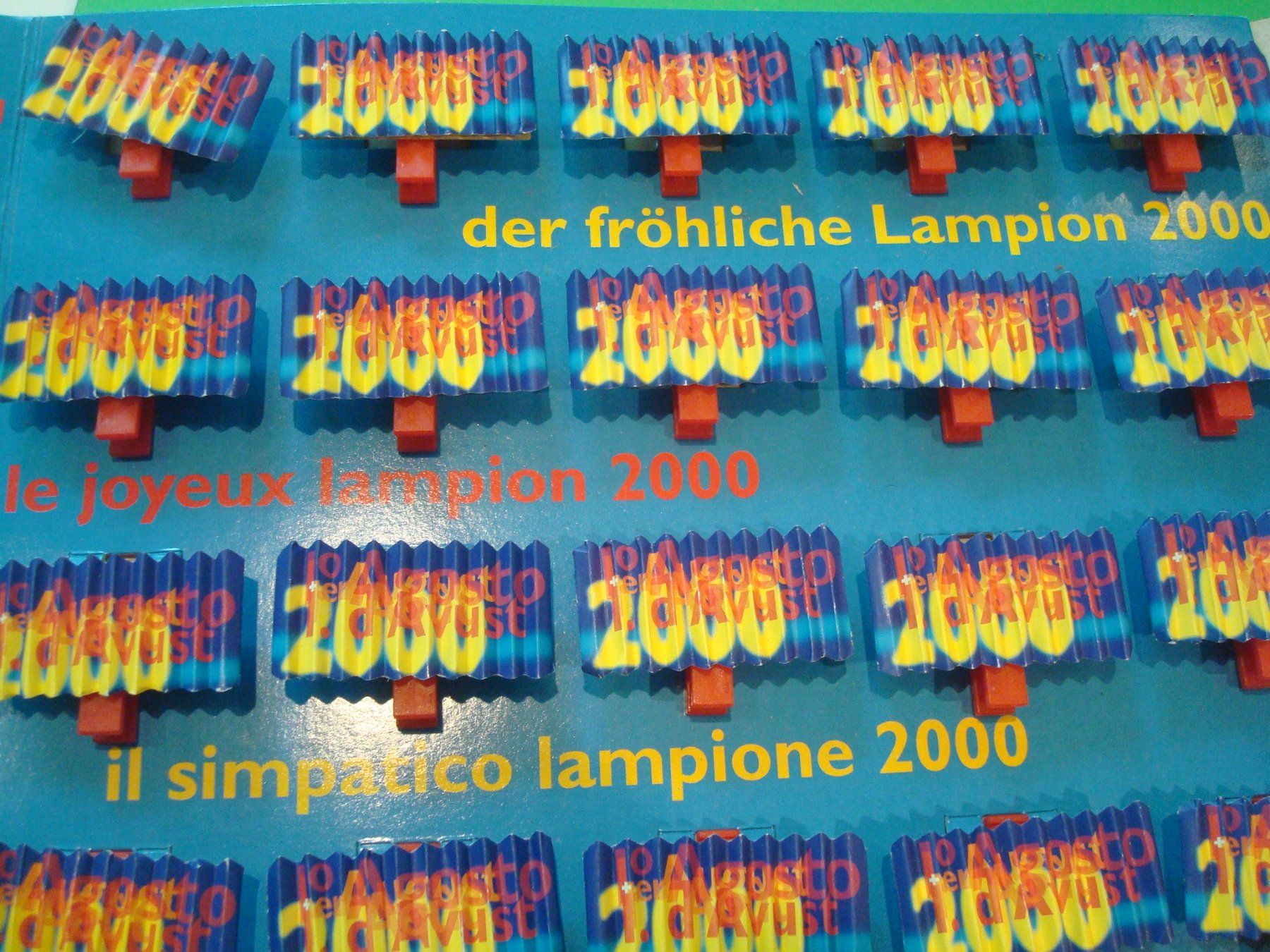 Placchette & Badge: Abzeichen 1. August 2000, neu, unzirkuliert – Nuovo (secondo la descrizione) da Riehen venduto da Baerewaegli