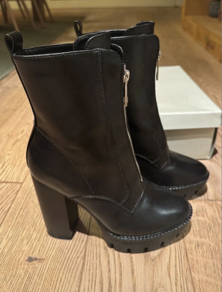Damenschuhe: Bottines à talons noirs – Gebraucht aus Bulle von val_gs57 2