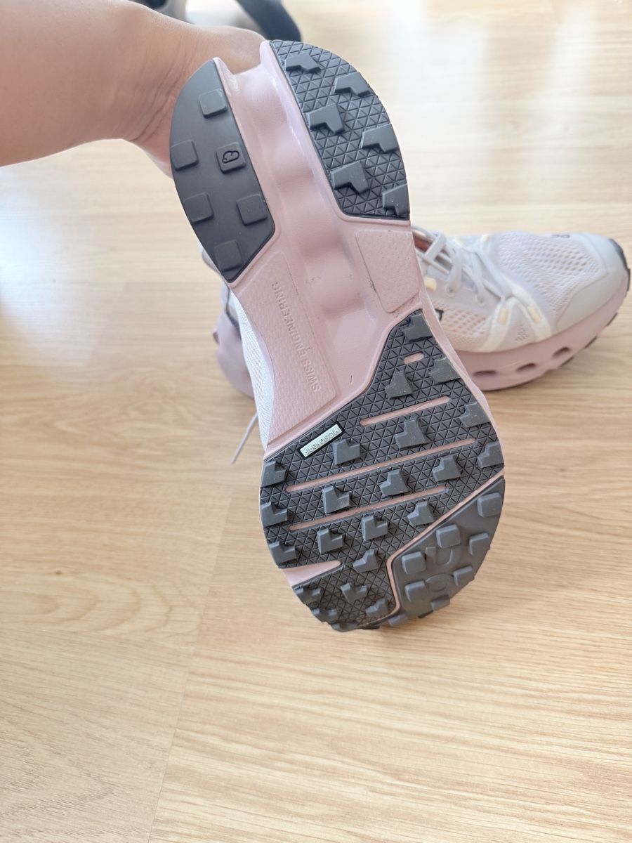 On Damenschuhe: CLOUDSURFER - Trail running shoes - silver mauve – Gebraucht aus Olten von bri_jh8f 2