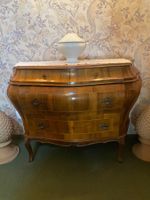 Wunderschöne Kommode aus Nussbaumholz