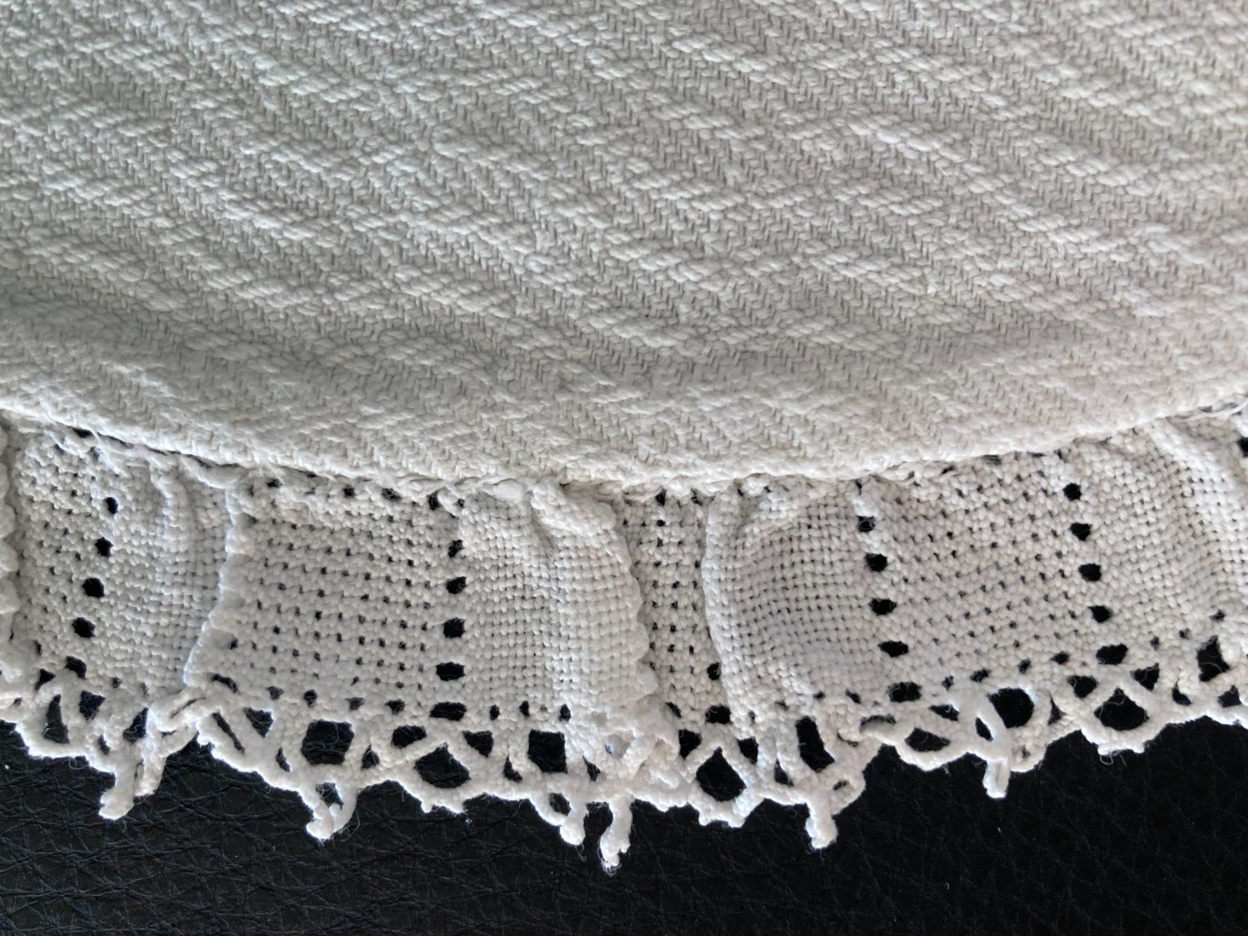 Sottobicchieri: SPITZENDECKCHEN   Baumwolle  nicht ganz oval da  HANDARBEIT – Usato da Subingen venduto da ArtBead 2