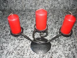 Kerzenleuchter Metall mit 3 roten Kerzen