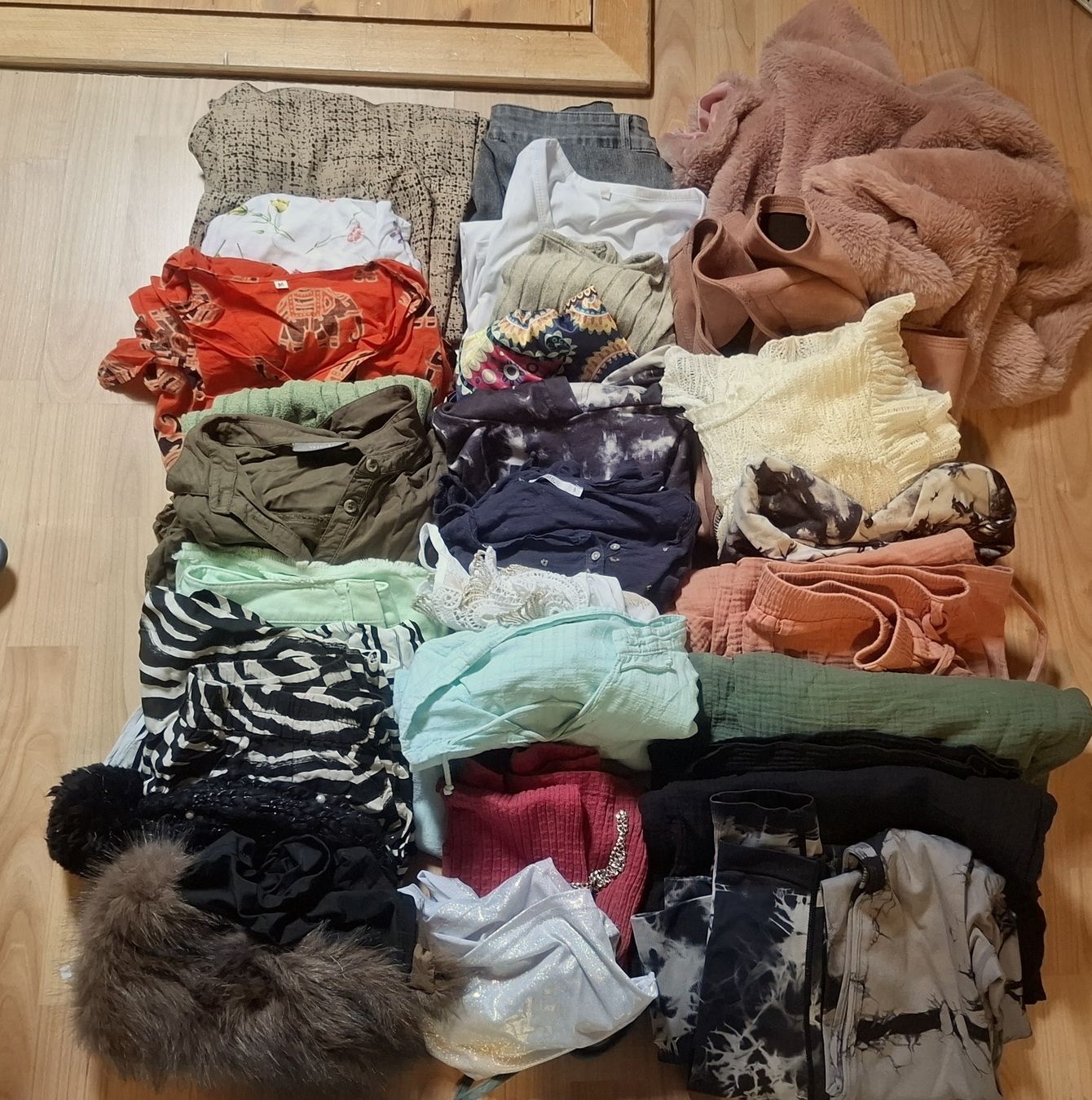 Lots de vêtements: Kleiderpaket 36/38 – D'occasion à Ebnat-Kappel par Aibur
