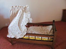 Puppenbettli aus Eichenholz, Handarbeit, Länge 55 cm