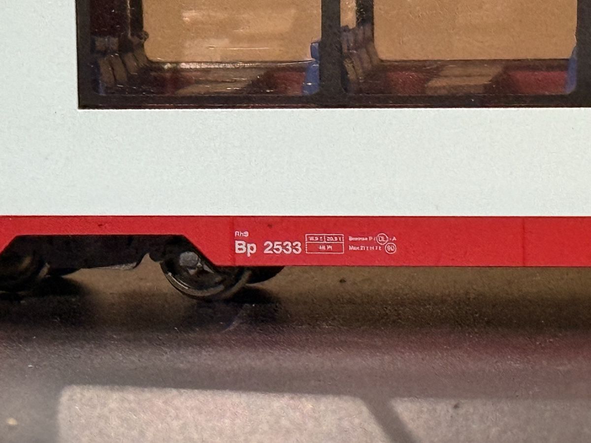 Bemo Modelleisenbahnen: Bemo/RhB Glacier Express Wagen – Defekt aus Thusis von Jasmin1991995 2