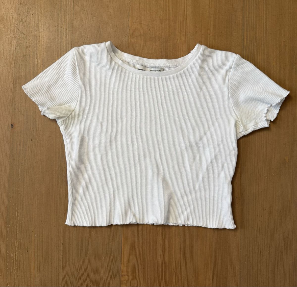 Pull&Bear T-Shirts: weisses Crop Top von Pull&Bear – Gebraucht aus Huttwil von mandala123 1