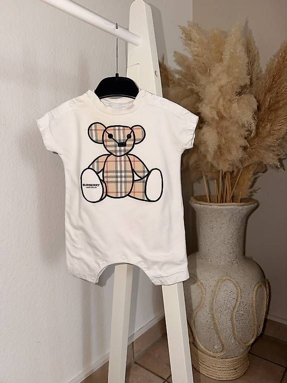 Kleiderpakete & -sets: Barboteuse Burberry Bébé 1 Mois – Gebraucht aus Genève von Soum13