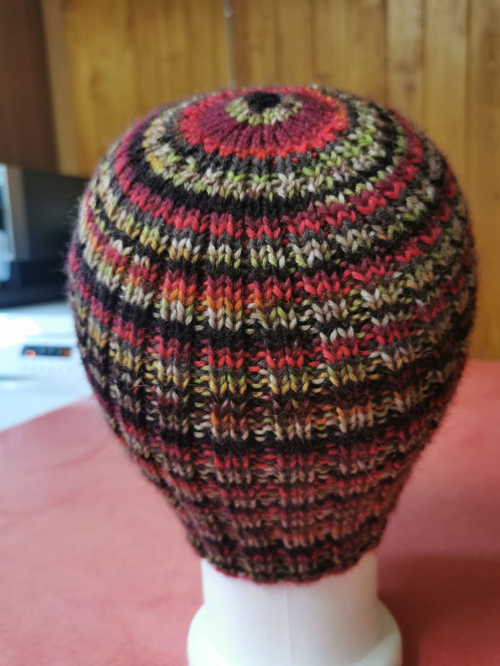 Copricapi, berretti & cappellini: handgestrickte Mütze – Nuovo (secondo la descrizione) da melchtal venduto da strickerin