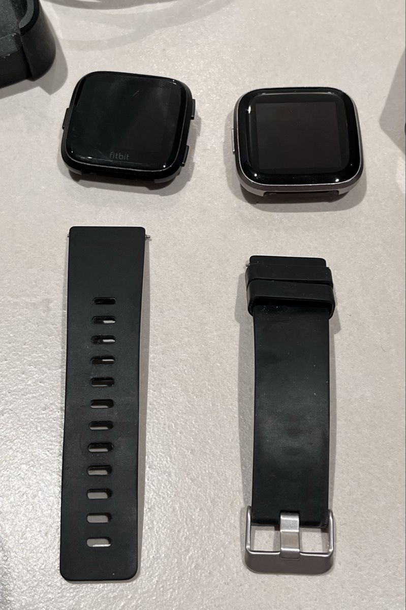Fitbit Smartwatch: 3x Fitbit Versa  – Gebraucht aus La Neuveville von Oxalis-Studios 2
