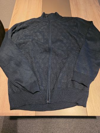 Herren Strickjacke New Wise blau Muster Grösse 3XL