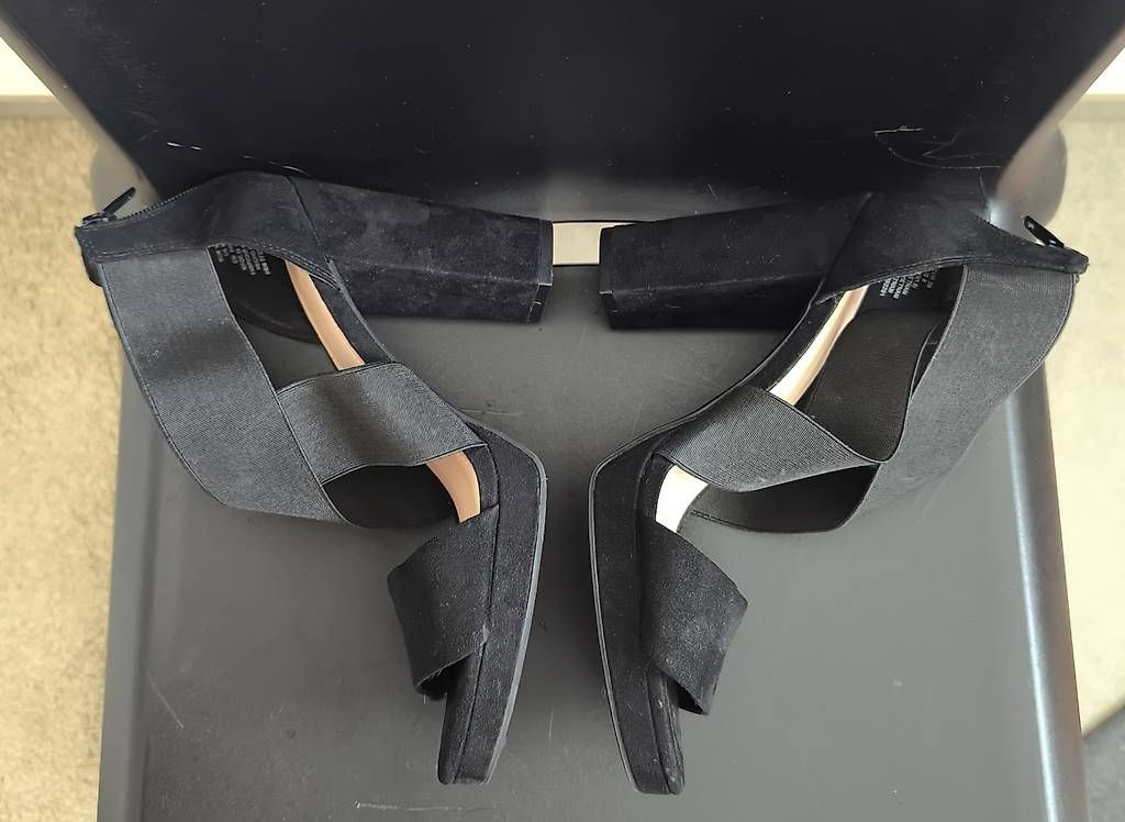 Damenschuhe: H&M Sandaletten Schwarz mit Absatz | Gr. 39 – Gebraucht aus Pully von vir_58dk 2