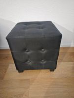 Sitzhocker schwarz mit Knopfheftung