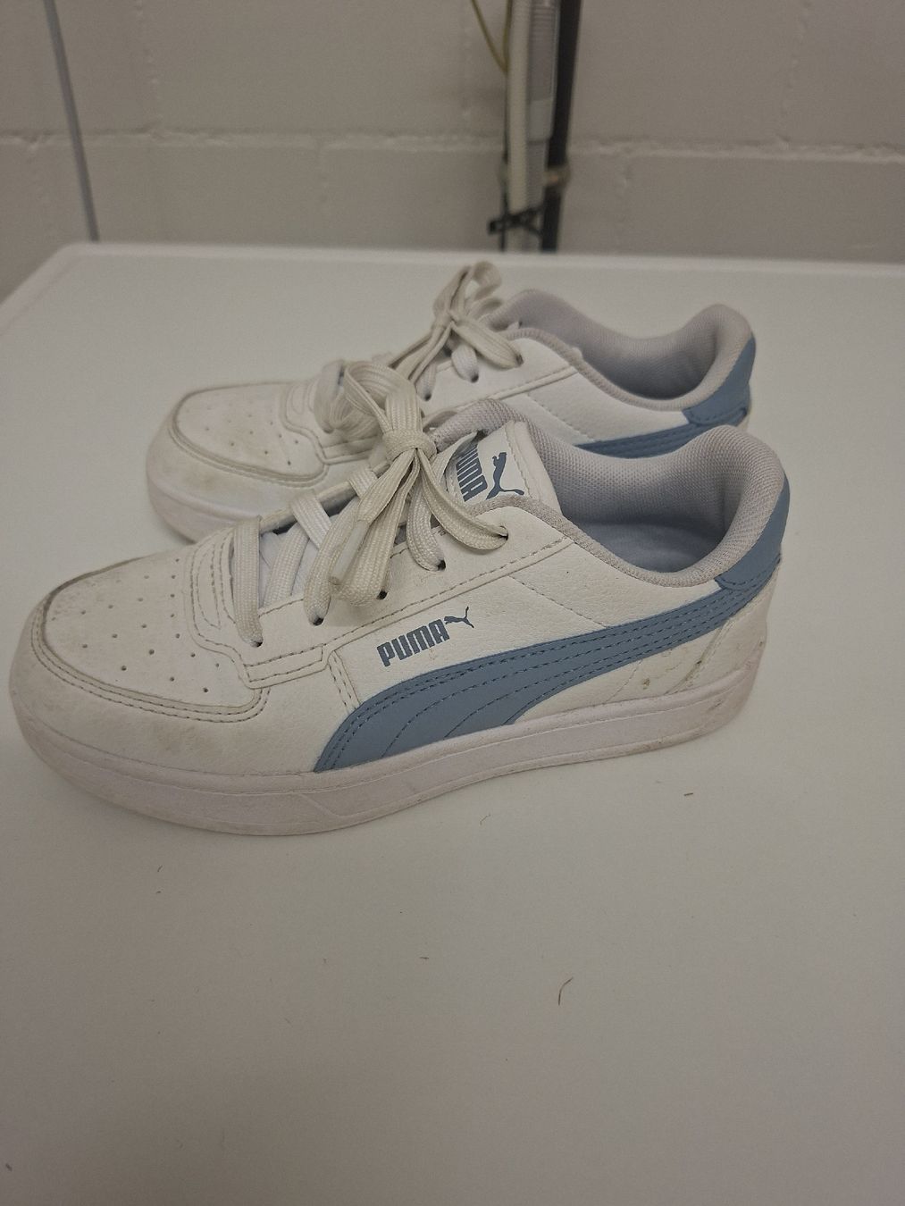 Puma Scarpe per ragazzi: Puma Sneaker, weiß/blau, gebraucht, Größe 33 – Usato da Hombrechtikon venduto da cia_kks2 1