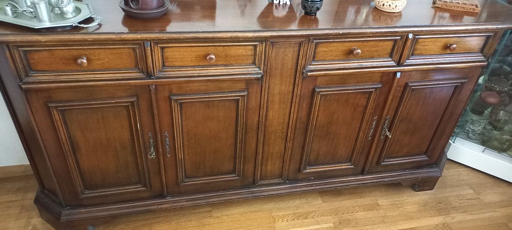 Buffets: vaisselier noyer style Louis-Philippe, 2m. long,41pr.,92haut – D'occasion à Pully par myr_h2sx