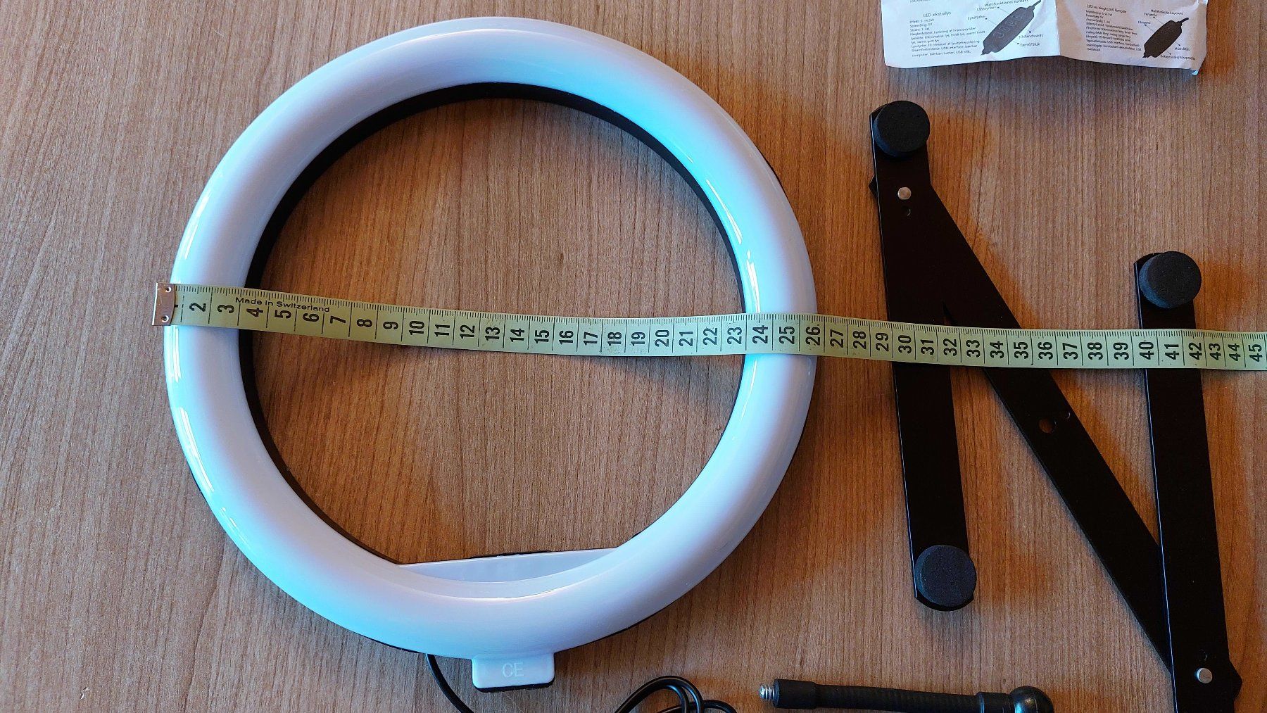 Lampes: Ringlicht mit Stativ, USB Anschluss, neu originalverpackt – Neuf avec emballage d'origine à Zollikofen par Blackie 1