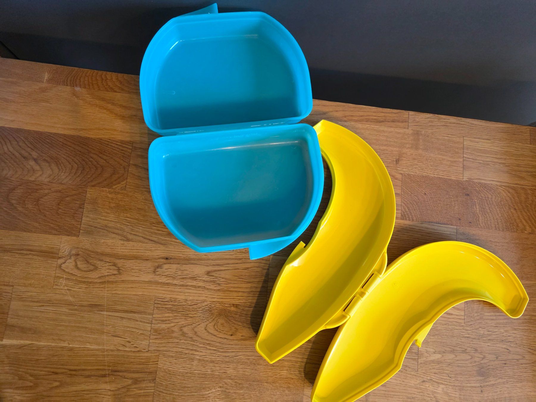 Tupperware Contenitori & Simili: Tupperware Banana Keeper und Vesper Dose, Set, Top! – Usato da Laufenburg venduto da may_r2st 1