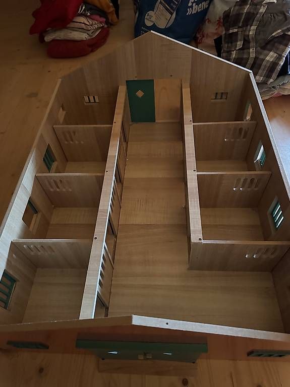Jouets: Pferdestall aus Holz – D'occasion à Studen BE par san_fzg2