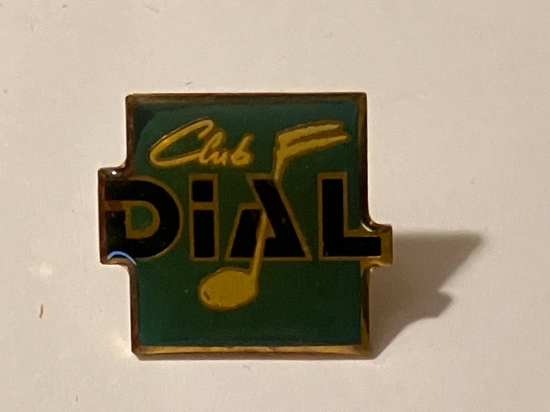 Placchette & Badge: 1 Pin Club Dial – Usato da Basel venduto da djwwpp