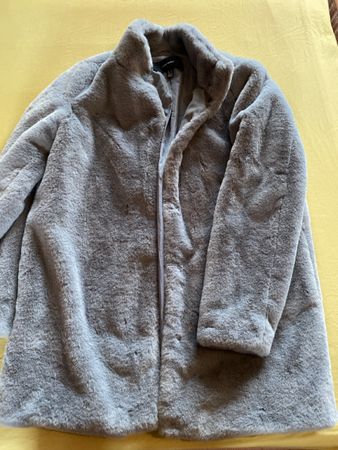 Grauer Plüsch Kurzmantel M- Vero Moda -sehr kuschelig