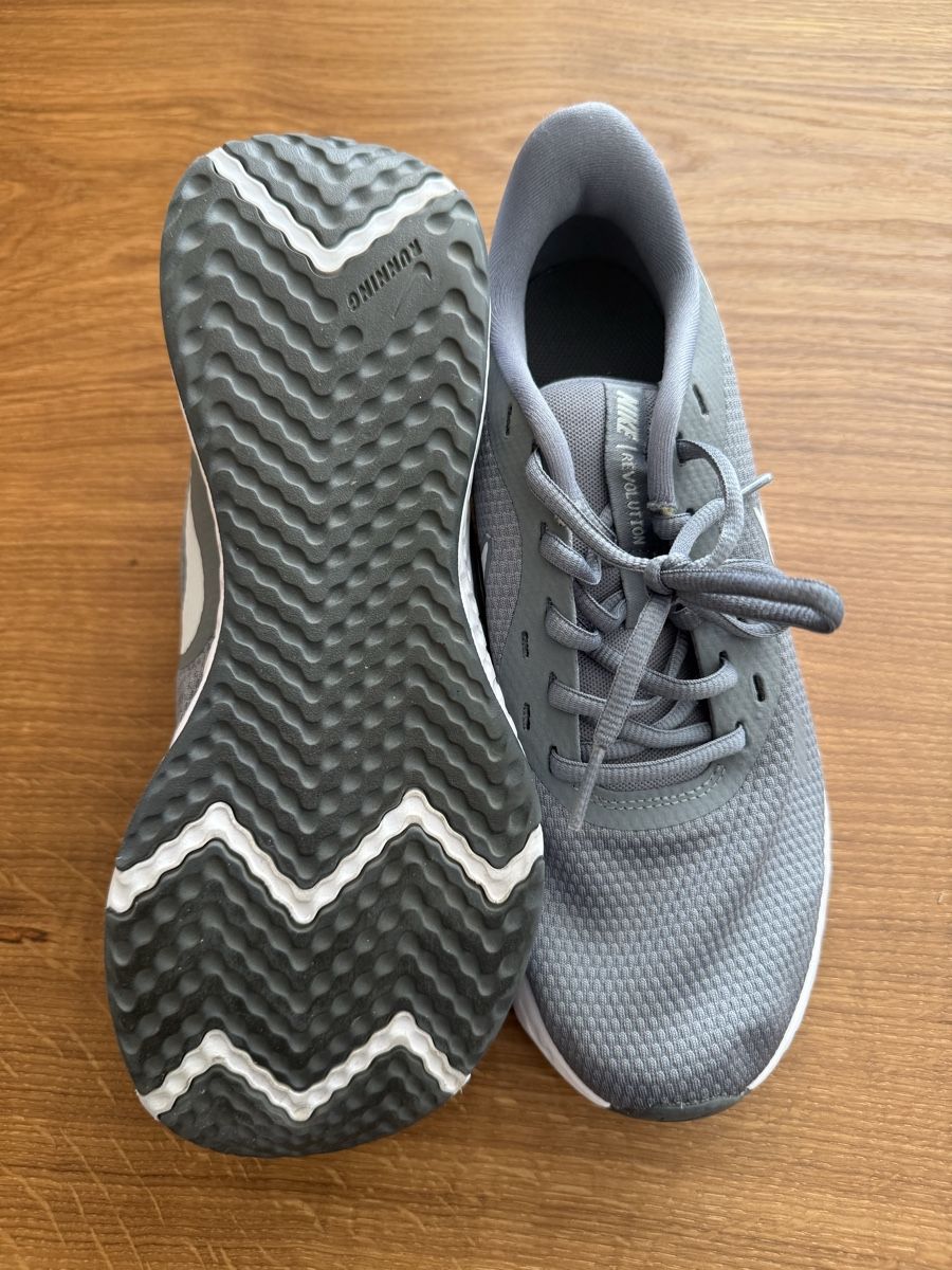 Nike Scarpe da uomo: Sportschuhe Nike grau 41 – Usato da Goldingen venduto da Thomas.Perrin 1