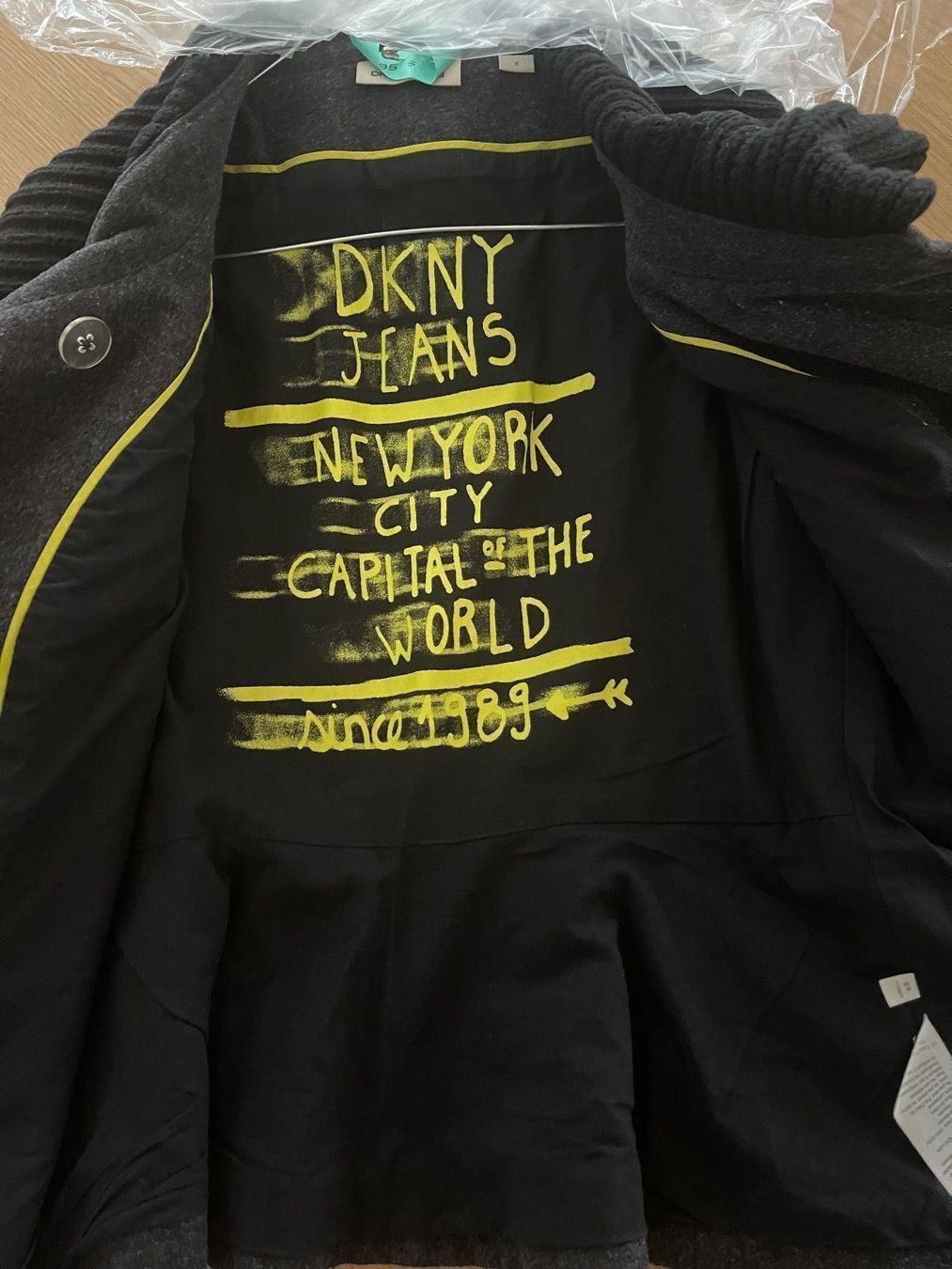 DKNY Mäntel: Mangel DKNY – Gebraucht aus Rickenbach b. Wil von iah_pg6d 1