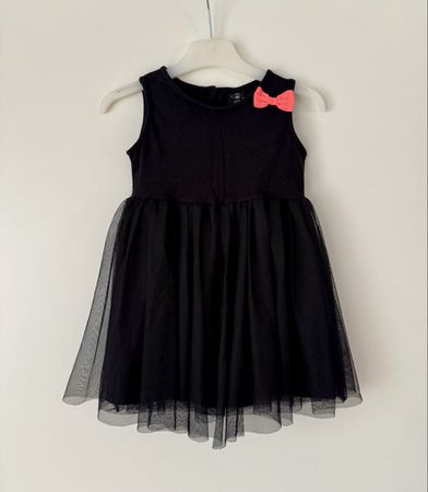 Schwarzes Tüllkleid mit Schleife, Gr. 104