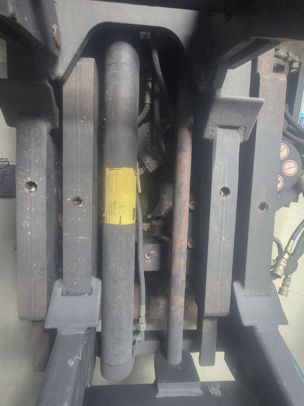 Pinze: Hydraulischer Gabelwender Palettengreifer für Stapler – Usato da Röthenbach i. E. venduto da 3538ScaniaR420 2