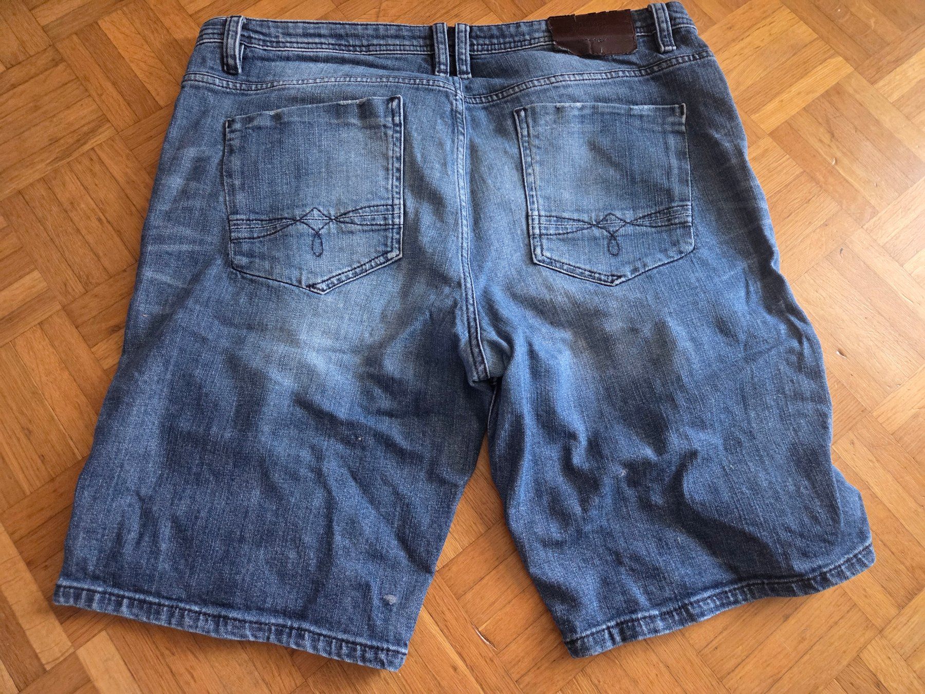 Jeans: Jeansshorts W34 – Usato da Basel venduto da grandfamily 1