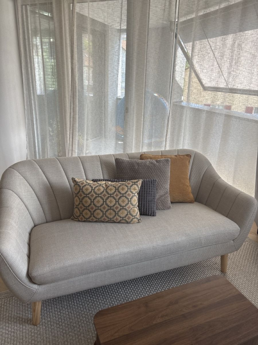 Jysk Sofas: Sofa EGEDAL 2.5-Sitzer beige Stoff – Neuf (Voir description) à Neuhausen am Rheinfall par LTomk