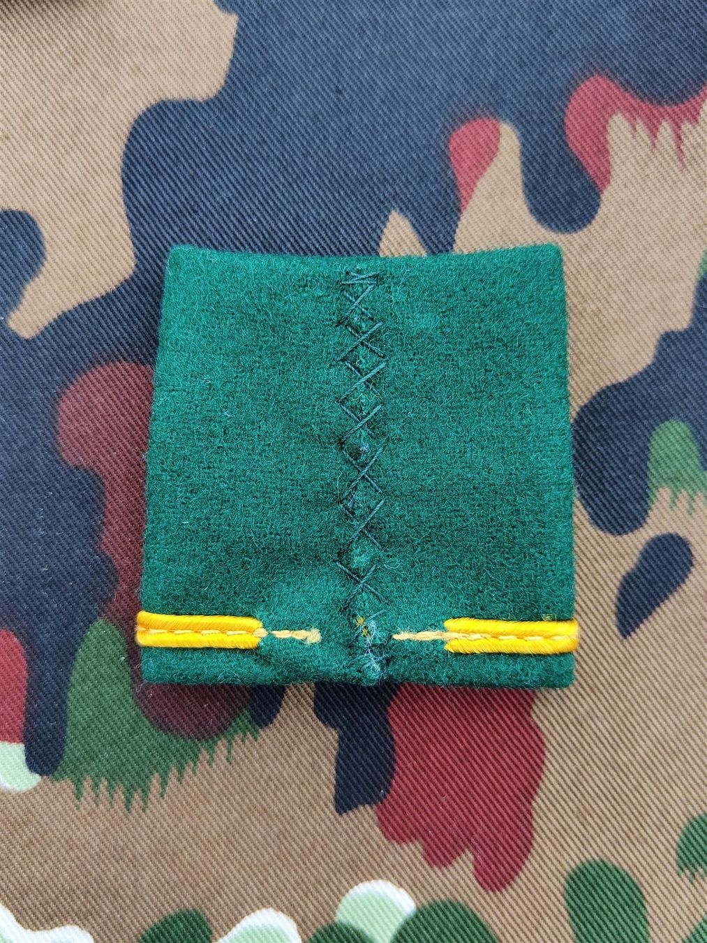 Placchette & Badge: Schulterpatten Leutnant Set Ord. 1995 – Usato da Bauma venduto da SwissMilitaria 1