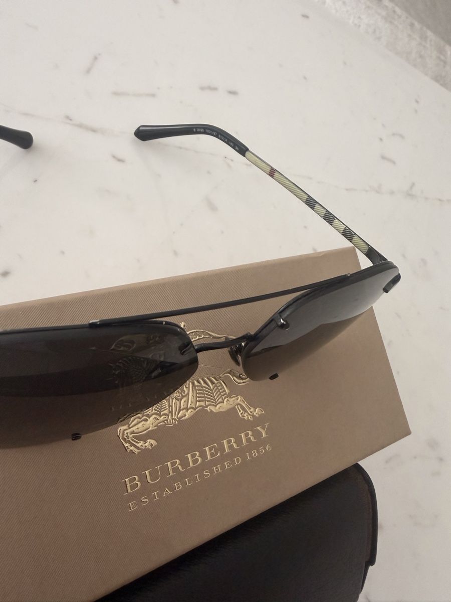 Burberry Lunettes & Verres: Sonnenbrille – D'occasion à Dulliken par swi_rb6g 1