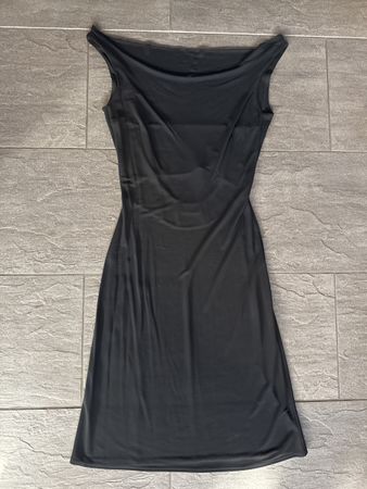 Das Kleine Schwarze, rückenfrei