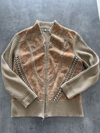Braune Strickjacke mit Details, Grösse 40, Top Zustand!