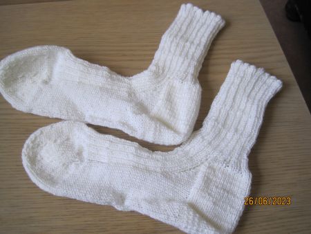 Gestrickte Damen oder Herrensocken  Grösse  40/ 41/42   NEU