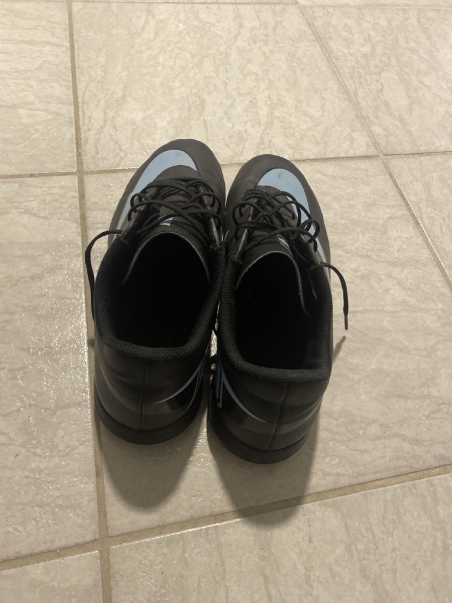 Chaussures hommes: Fussballschuhe Gr. 45 – D'occasion à Wangen b. Olten par janfon 2