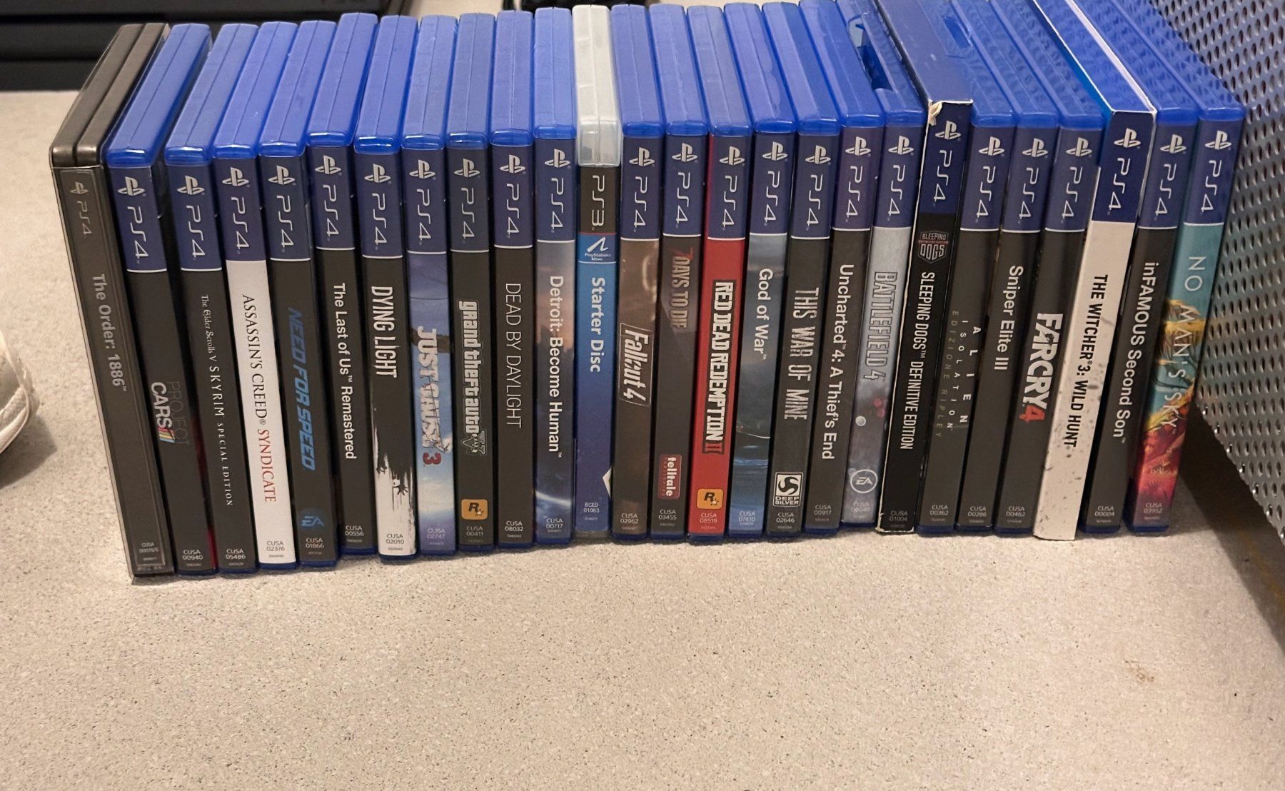 Sony Console: AB 1.– PlayStation 4 Pro + PSVR Bundle + 25 Games – Usato da Zürich venduto da ...._---_.. 1