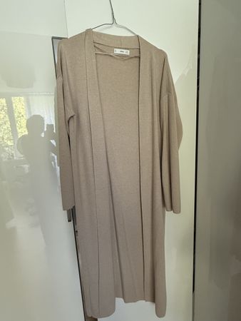 Langer Cardigan von Mango beige Farbe guter Zustand