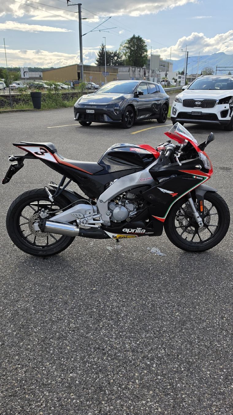 Aprilia Route: Aprilia RS 4 50 – D'occasion à Derendingen par sibanna